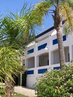 LUZ BEACH APT CONDO, BALCONY & POOLs - 1