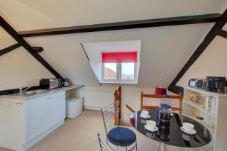 Corner Cottage - 4