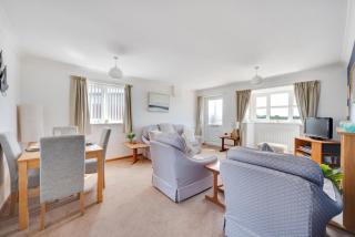 The Cosy Coastal - 6