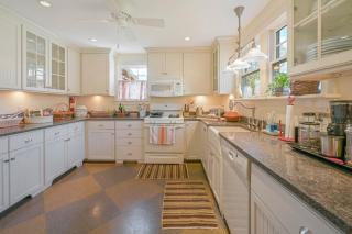 Gorgeous Hamptons Farmhouse - Get the Beach without the Traffic! - 1