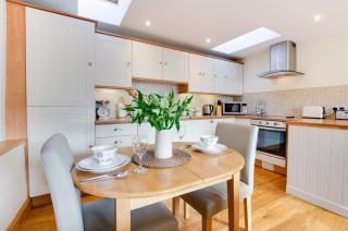 Lollipop Cottage - 3