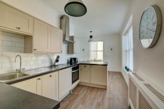 1 Warwick House - 6