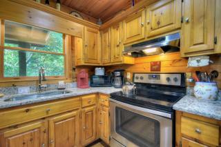 Our Favorite Place - Unwind in the Hot Tub or Relax by the Creekside Firepit - 9