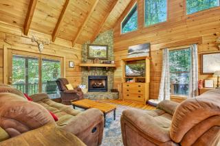 Our Favorite Place - Unwind in the Hot Tub or Relax by the Creekside Firepit - 5