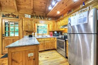 Our Favorite Place - Unwind in the Hot Tub or Relax by the Creekside Firepit - 4