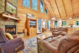 Our Favorite Place - Unwind in the Hot Tub or Relax by the Creekside Firepit - 1