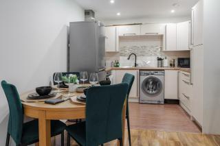 2 Bedroom flat near Old Trafford - 7