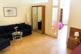 Spacious 4-Bedroom Flat in City Center - 2