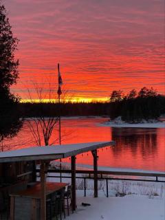 Luxury Beachfront Cottage w Hot tub, Sauna & Bar - 5