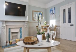 Southwold Gallery Apartment - 6