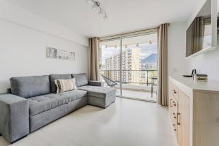 Mountain View Apartment - 2 min Walk to Beach - 2