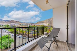 Mountain View Apartment - 2 min Walk to Beach - 0