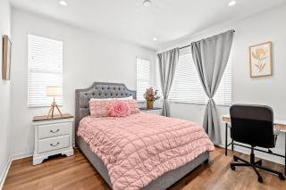 Central Location Cozy Private Bedroom w Bathroom - 0