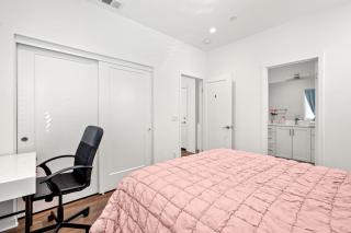 Central Location Cozy Private Bedroom w Bathroom - 5