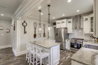 Modern Comfort Near Columbus Home with Yard and Porch - London - 3