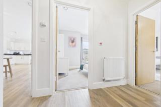 Modern Top Floor - 2 Bedroom 2 Bath - Sleeps 4 - Hemel Hempstead - 8