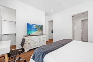 Central Location Master Bedroom w Shared Bathroom - 9