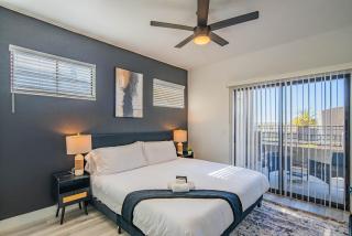 Charming 2B King Bed with Pool Hot Tub, Gym, Parking - 6