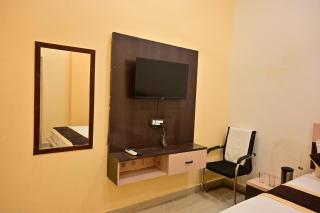 Hotel Siddhivinayak I Luxury Stay Near Kashi Vishwanath - 4
