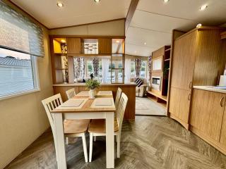 The Windermere- Luxury Caravan Retreat by the Sea in Devon - 2