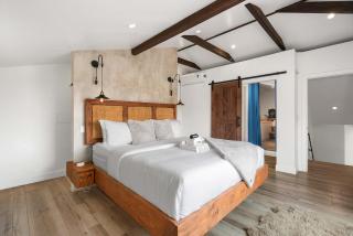 New Listing Palisades Villa by Colby & Conrad - 9
