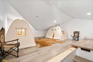 New Listing Palisades Villa by Colby & Conrad - 2