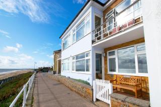 Flat 1 Beach House 4 East Cliff - 9