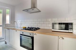Flat 1 Beach House 4 East Cliff - 4