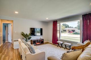 Large Backyard, Walk to Hospital Sheboygan Abode! - Sheboygan - 3