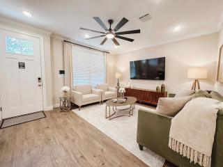 Chic Townhome near LA Tech - 9