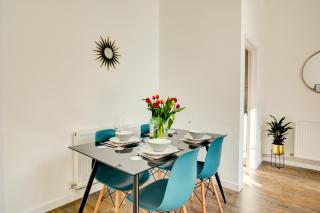 2 Warwick House - 8