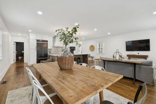 Nash Urban Oasis with Rooftop and Modern Amenities - 7