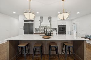 Nash Urban Oasis with Rooftop and Modern Amenities - 8