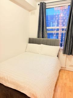 The settle Nest- Bright Semi Double room for 2ppl with shared bathroom-10 minutes to Aldgate East Station, close to central London, - 5