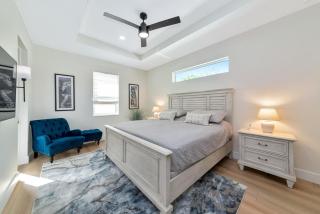 Bright New Home Family Oasis Near the Shore - 1