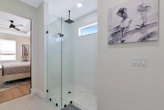 Bright New Home Family Oasis Near the Shore - 3