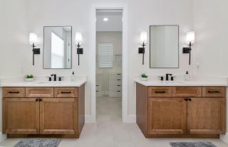 Bright New Home Family Oasis Near the Shore - 2