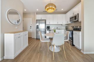 LUX Oasis North Park, King Beds, Workspaces, Parking - 2