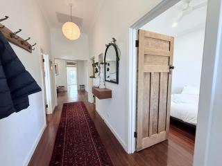 Harveys Beach House Close To South Beach - 2
