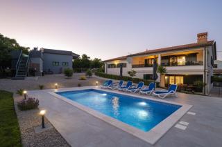 Luxury villa with a swimming pool Trget, Rasa - 23420 - 8