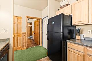 Amazing Superior Lake View Condo and Heated Pools - 4