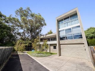 Bayscape - Modern Beachside Retreat with Ocean View - 0