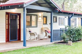 Bay Cottage - Seaside Serenity Close to Town - 0