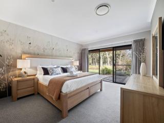 Bickley's Place - A Luxury Retreat on the Golf Green - 7