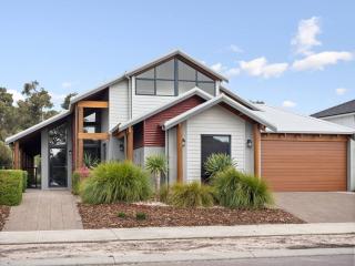 Bickley's Place - A Luxury Retreat on the Golf Green - 5