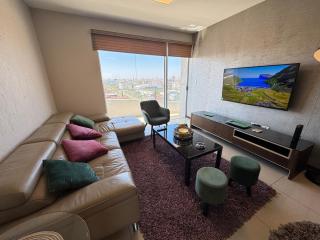 Family Apartment WiFi Large Pool Comfortable Central - 3