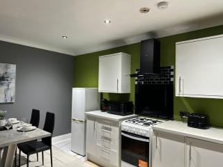 Elegant 1BD, Gym, Parking, Bus to Airport, Sleeps4 - Edinburgh - 0