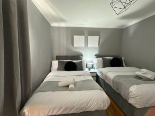 Elegant 1BD, Gym, Parking, Bus to Airport, Sleeps4 - Edinburgh - 1