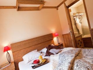 Spacious Chalet w Sauna - 4