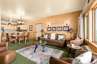 Amazing Lake View King Suite, Kitchen & Pools - Two Harbors - 2